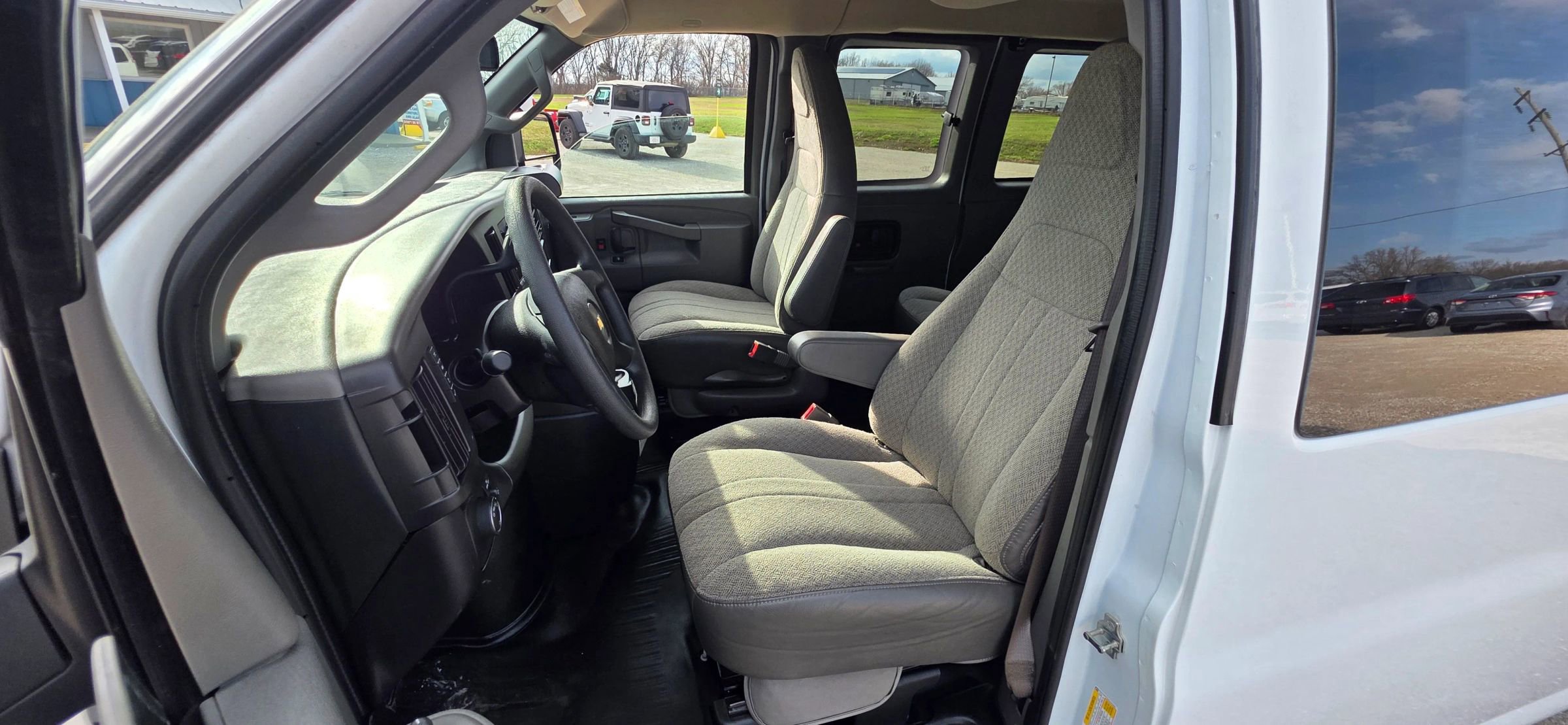 Used 2024 Chevrolet Express 3500 LT w/ LT Preferred Equipment Group image 9