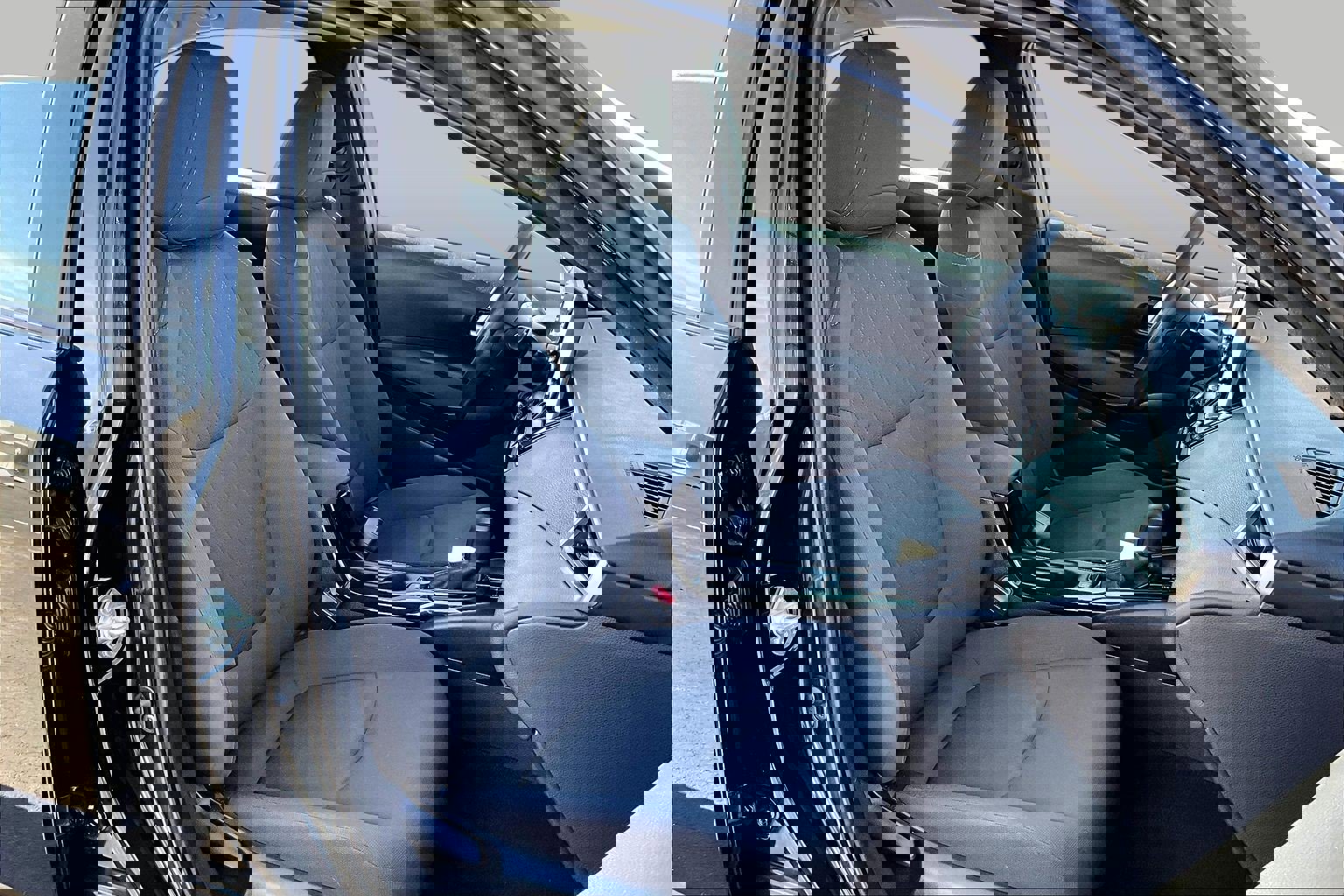 Used 2021 Toyota Corolla LE image 7