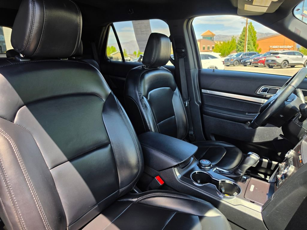 Used 2019 Ford Explorer XLT w/ Equipment Group 202A AWD/4WD image 15