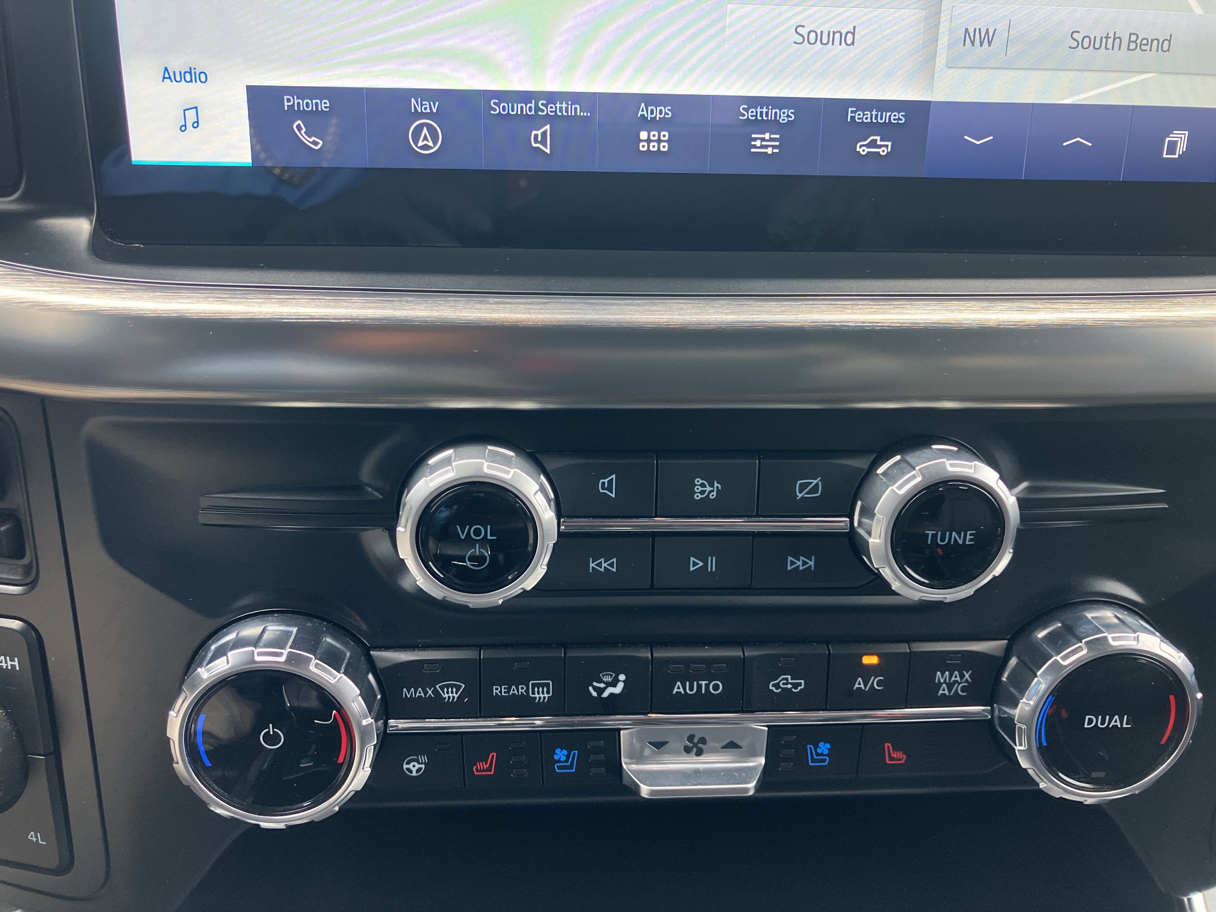 Used 2023 Ford F150 Lariat w/ Equipment Group 502A High image 31