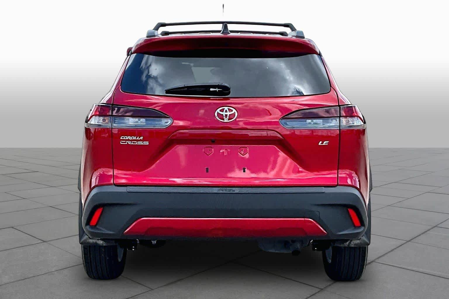 Used 2026 Toyota Corolla Cross LE FWD image 5