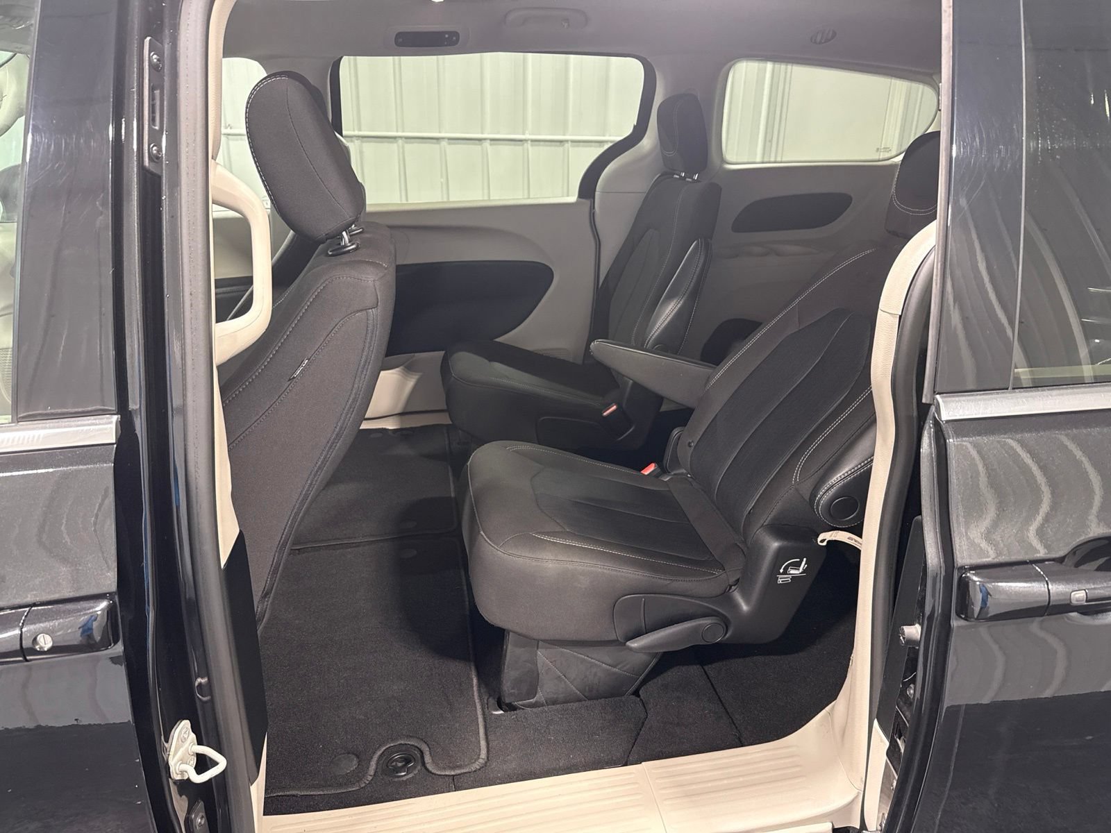 Used 2023 Chrysler Voyager LX FWD image 19