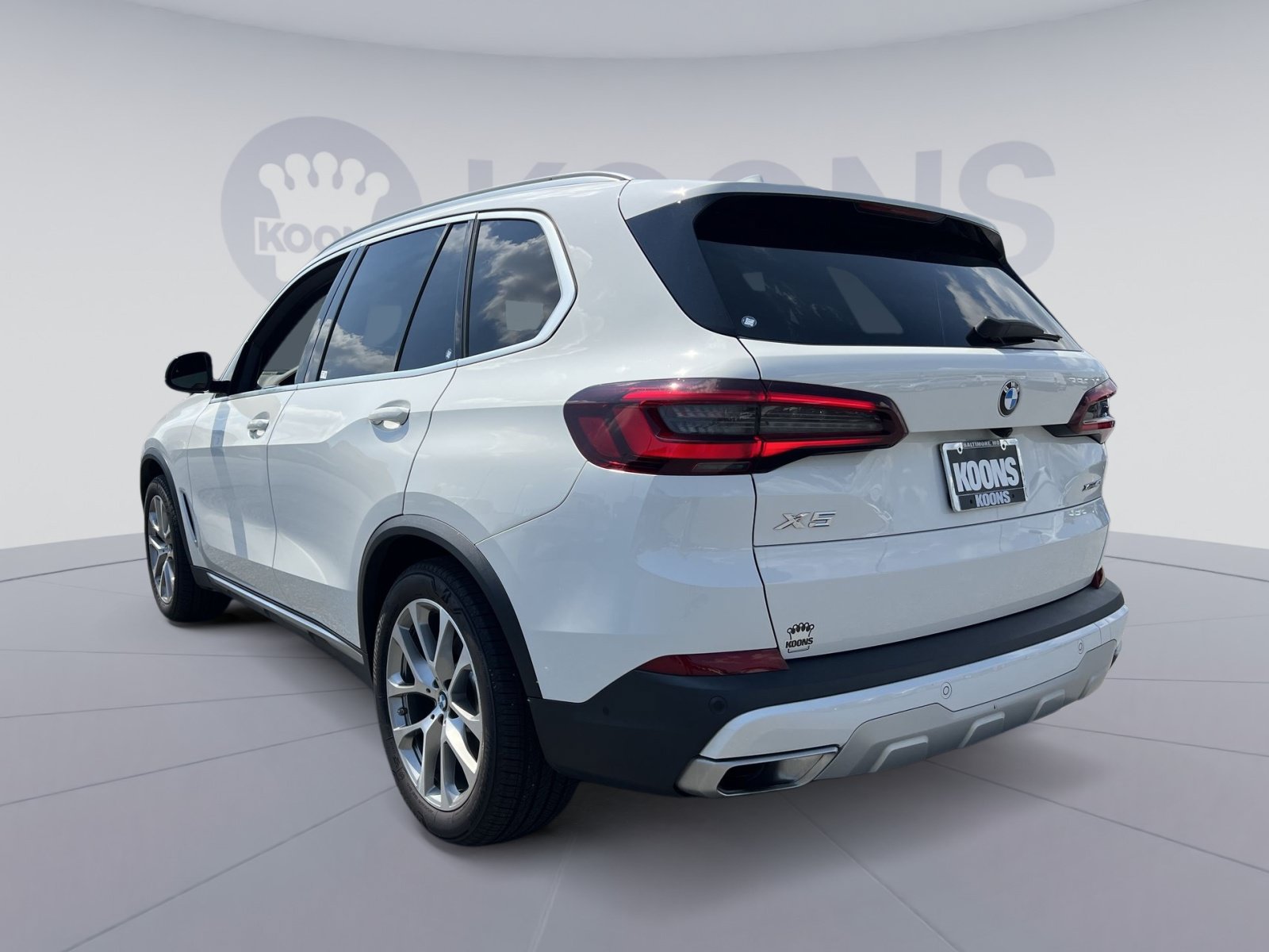 Used 2023 BMW X5 xDrive40i w/ Premium Package AWD/4WD image 4