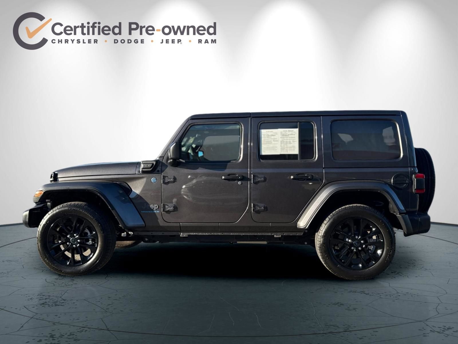 Used 2025 Jeep Wrangler Unlimited Sahara w/ Safety Group image 7