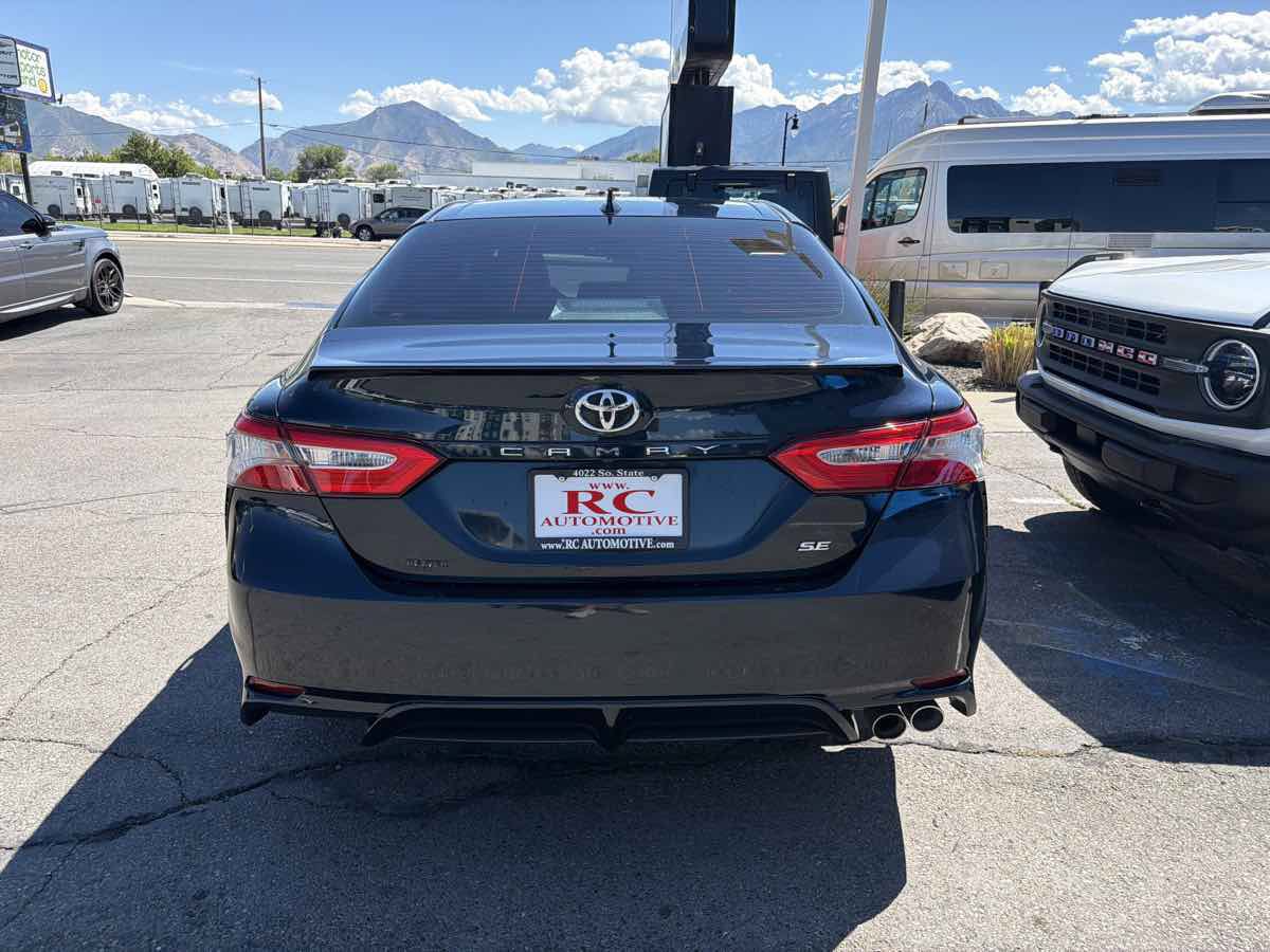 Used 2019 Toyota Camry SE FWD image 4