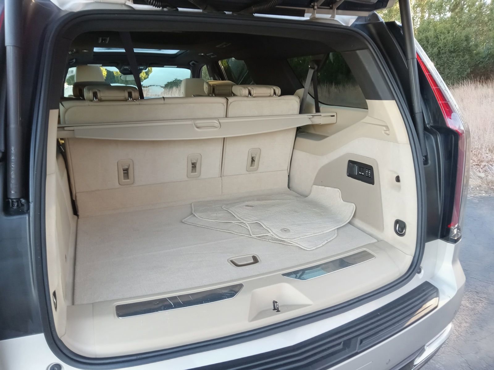 Used 2021 Cadillac Escalade ESV Premium Luxury image 27