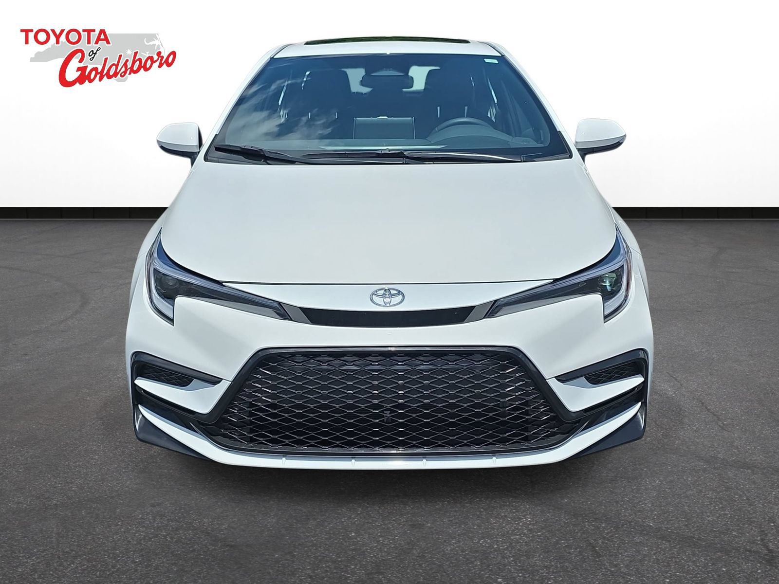 Used 2025 Toyota Corolla XSE FWD image 2