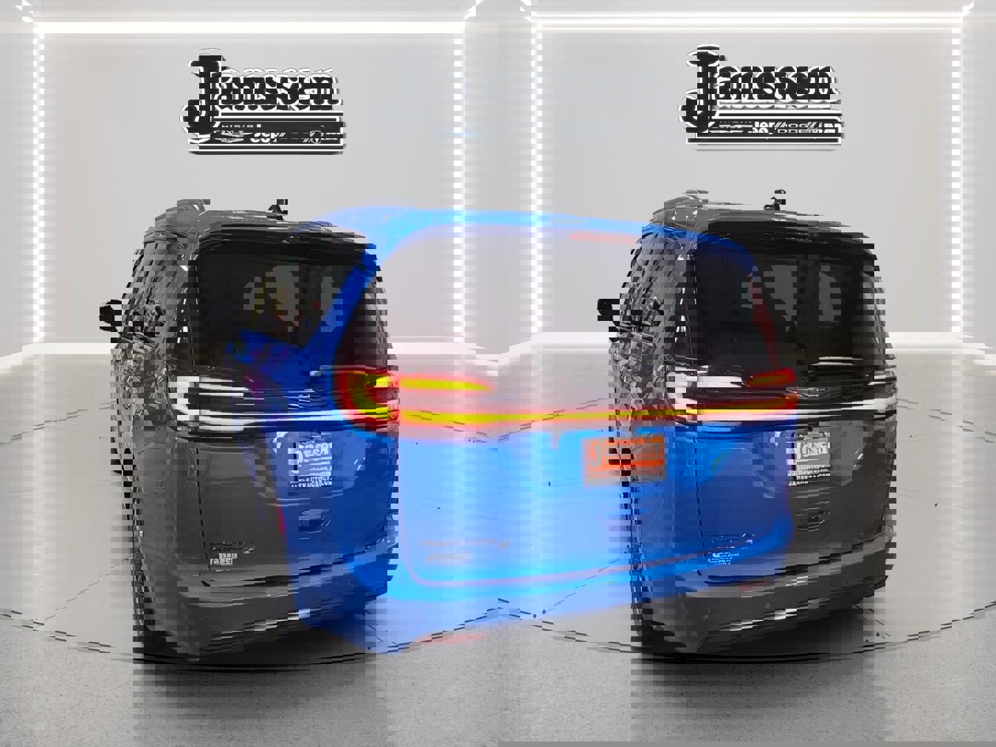 New 2026 Chrysler Pacifica Select image 4