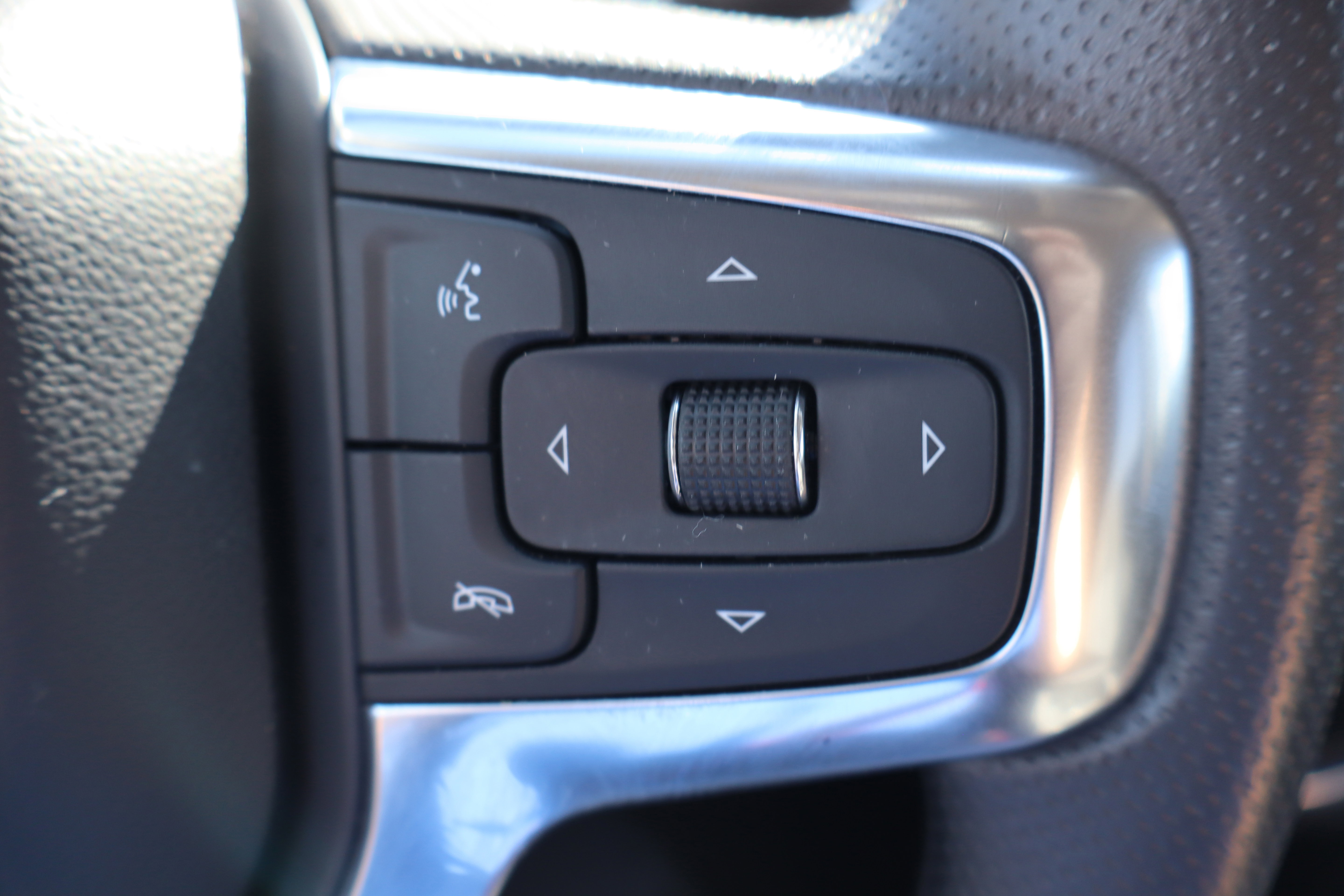 Used 2024 Chevrolet Blazer LT w/ Convenience Package FWD image 16
