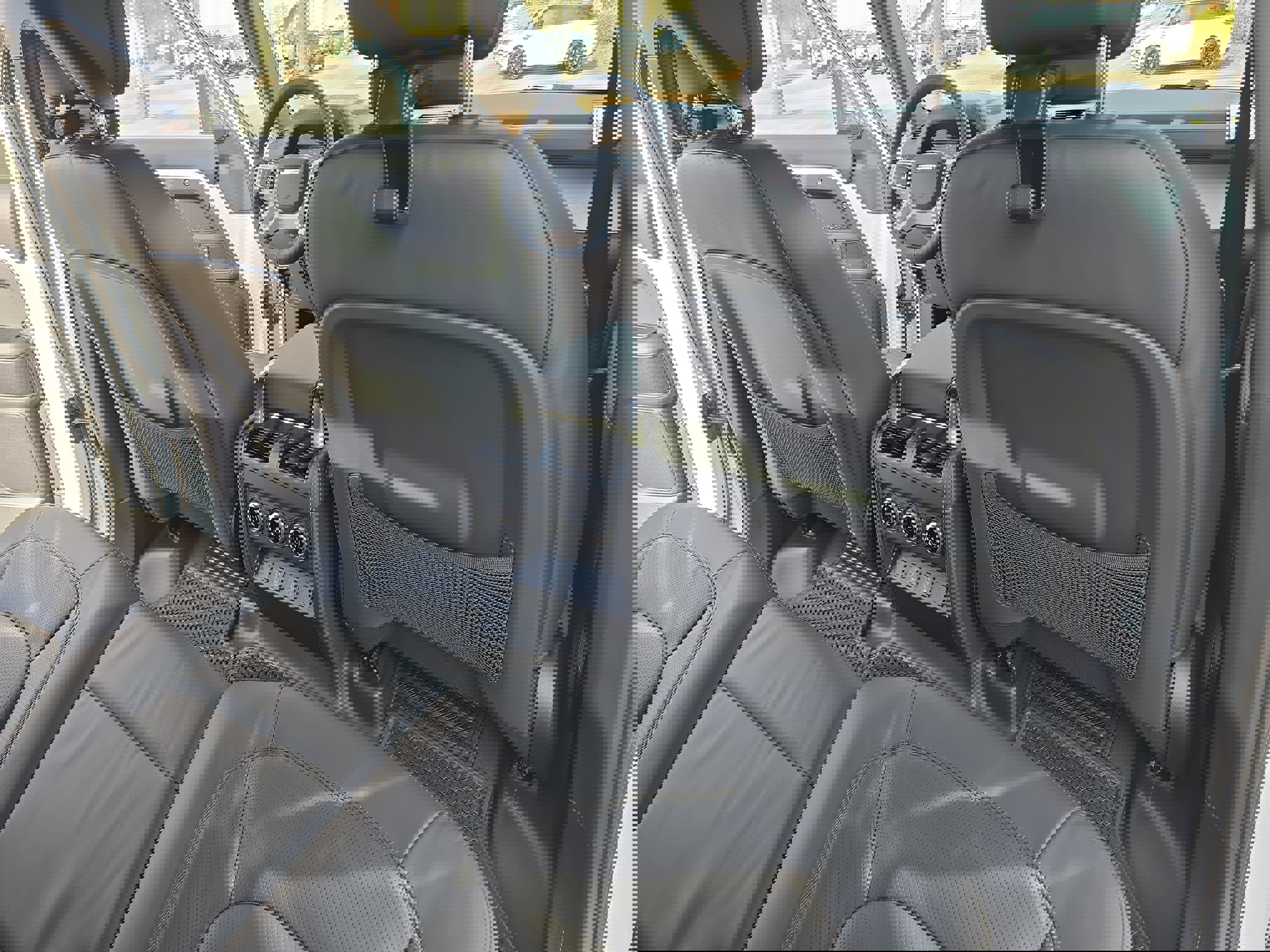 New 2026 Land Rover Defender 110 X-Dynamic SE image 11