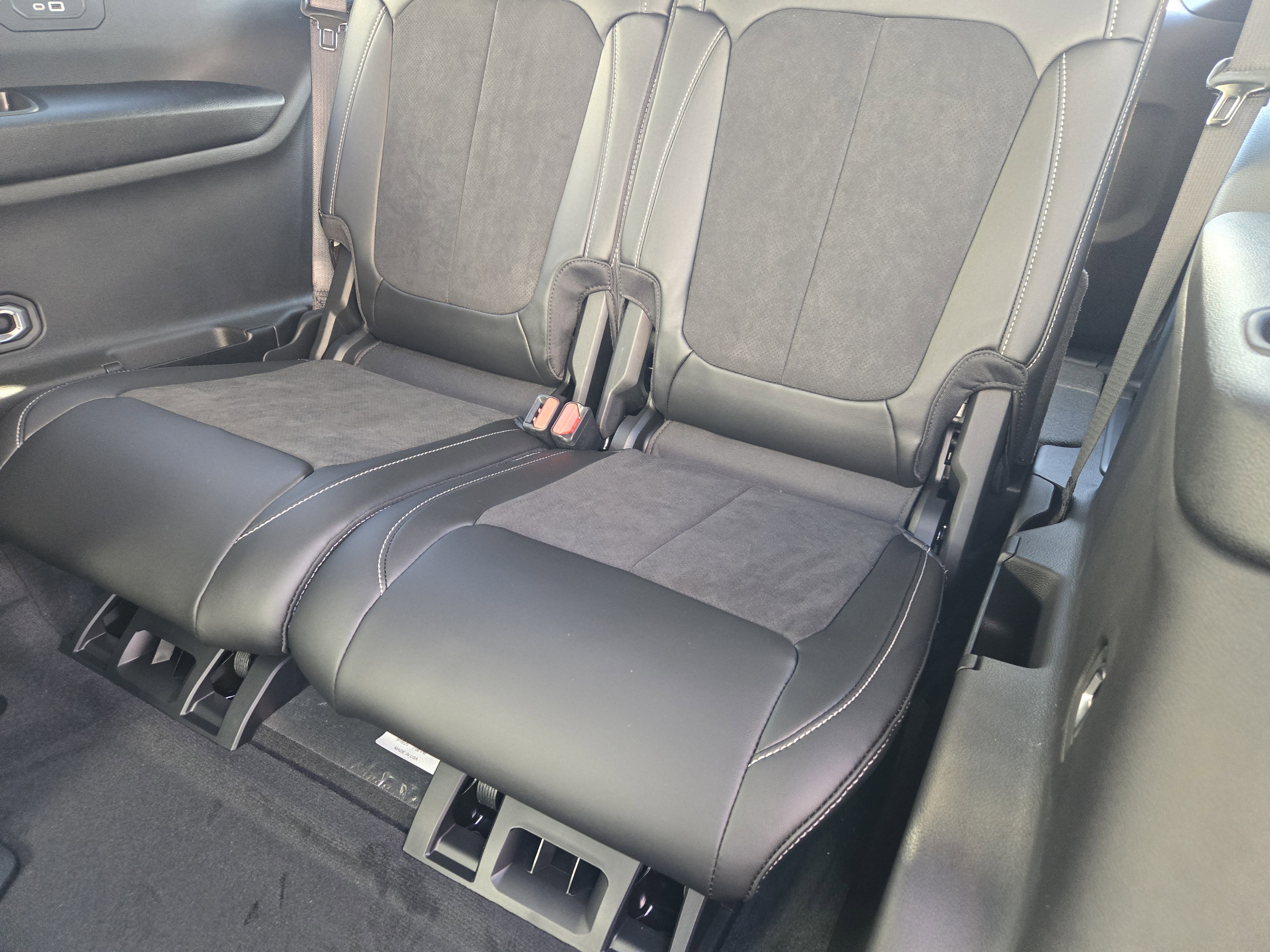 New 2025 Jeep Grand Cherokee L Laredo image 22