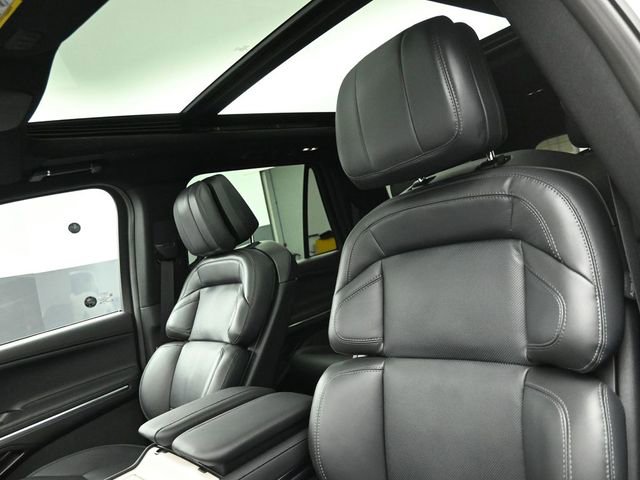 Used 2025 Lincoln Navigator L Reserve w/ Jet Appearance Package image 10