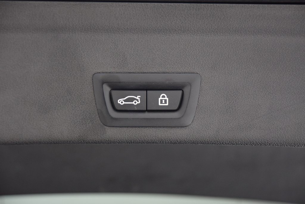 Used 2022 BMW X6 M50i w/ Executive Package image 33