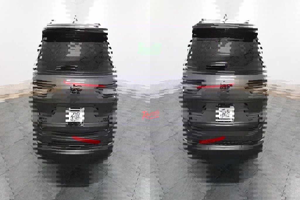 New 2025 Jeep Grand Cherokee L Limited w/ Luxury Tech Group II image 4