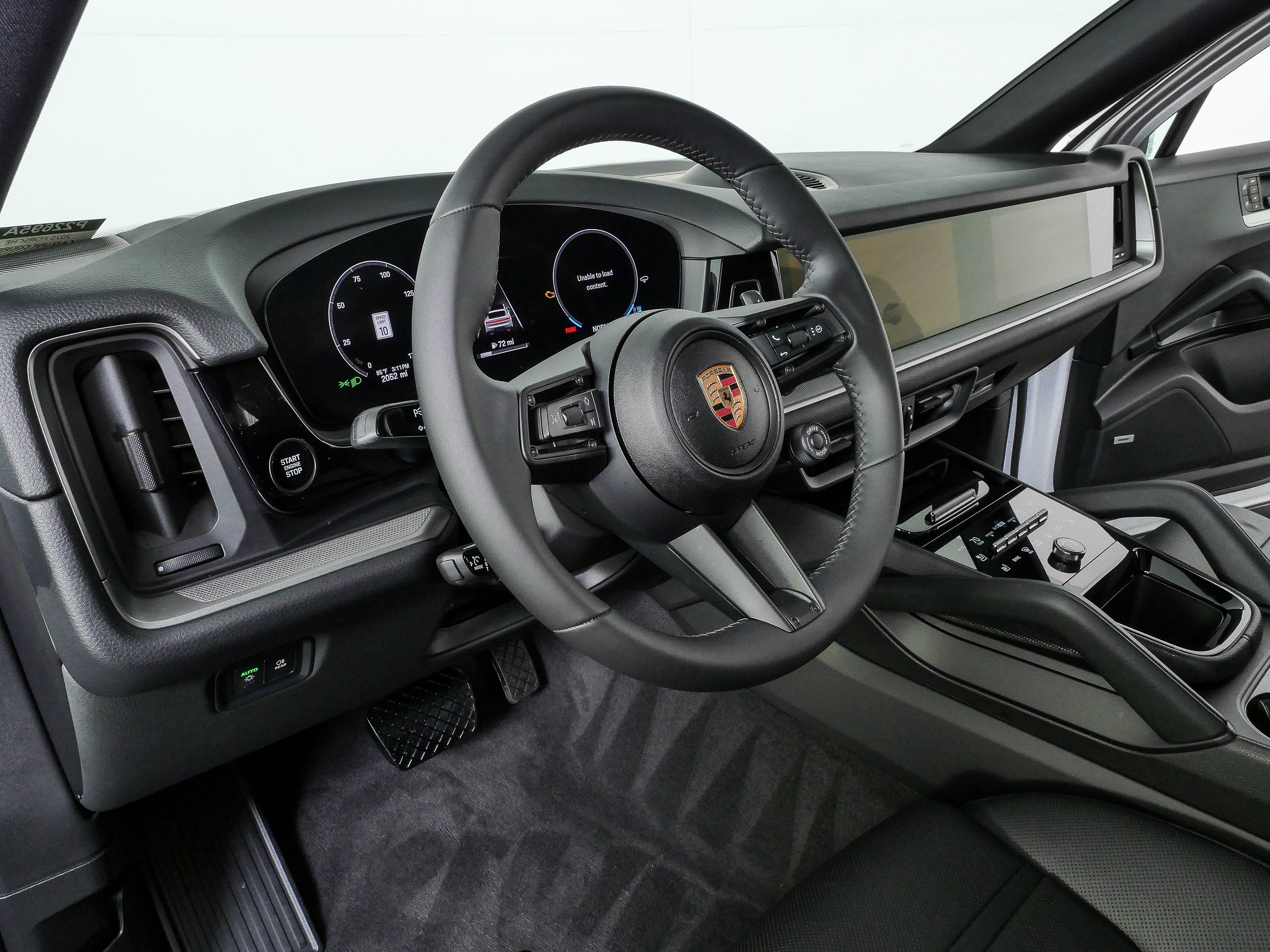 Certified 2025 Porsche Cayenne Coupe AWD/4WD image 4