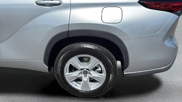 Used 2023 Toyota Highlander LE FWD image 36