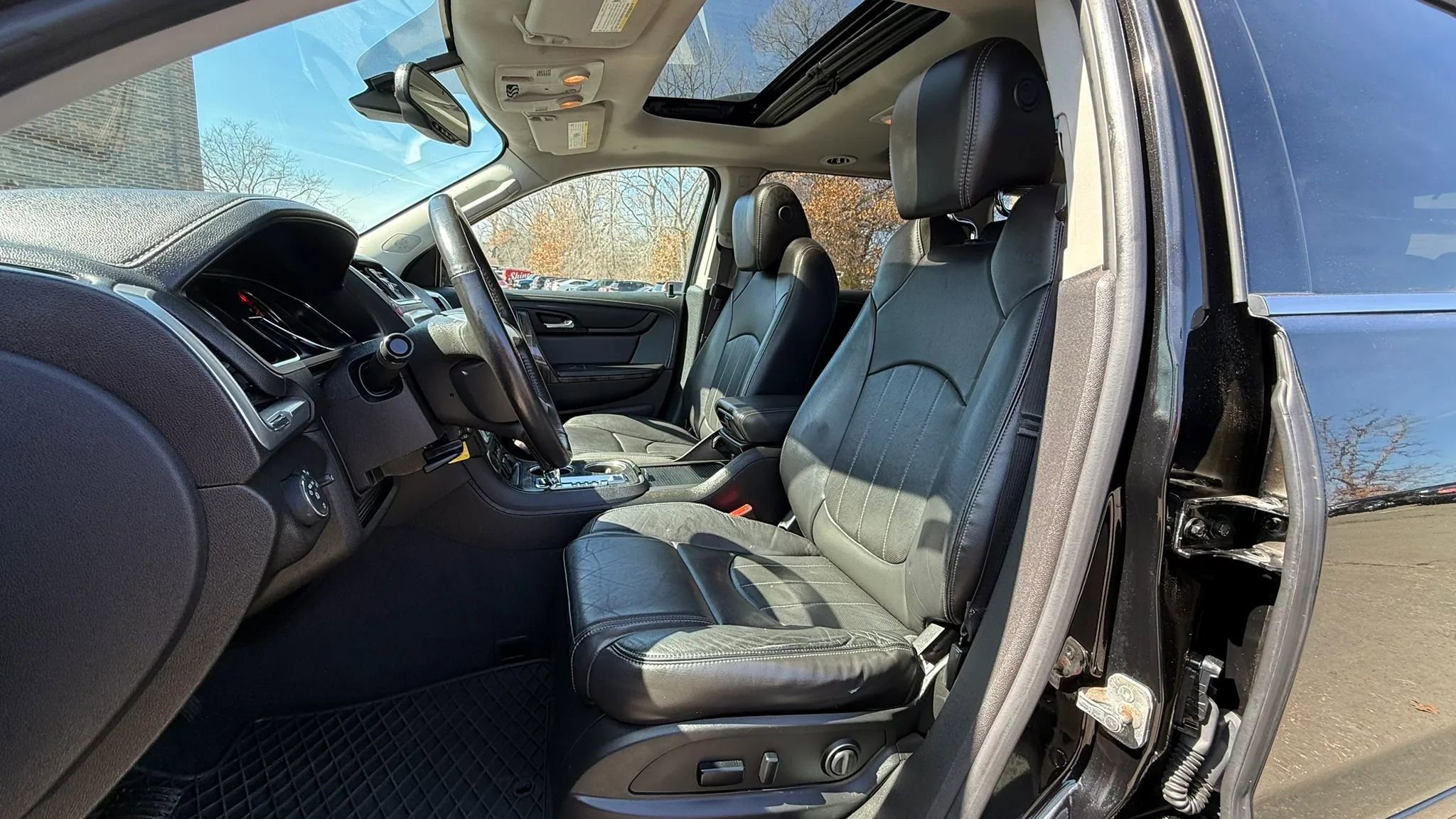 Used 2017 GMC Acadia Limited SLT image 2