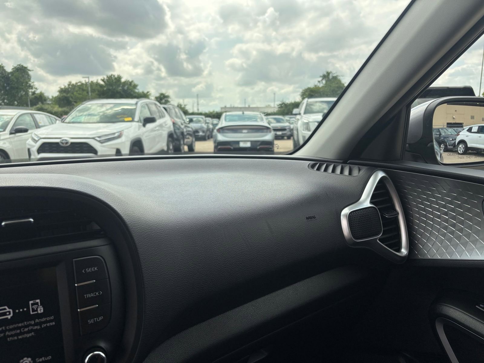 Used 2025 Kia Soul LX w/ LX Technology Package FWD image 33