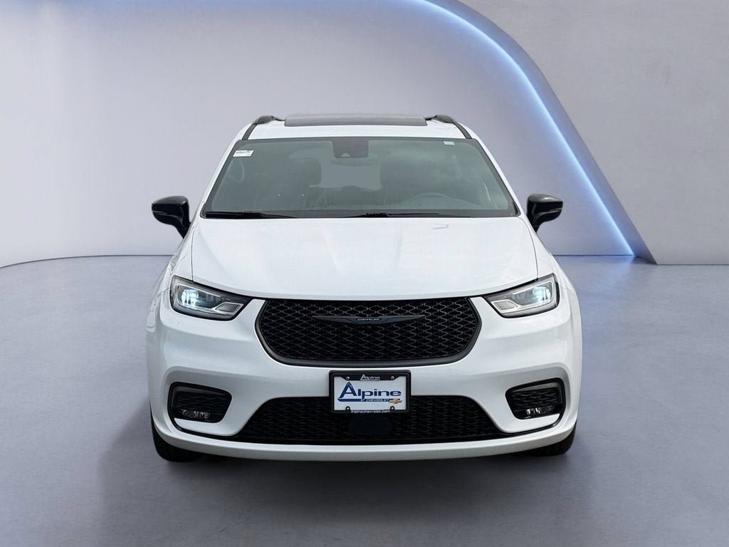 Used 2025 Chrysler Pacifica Limited FWD image 8