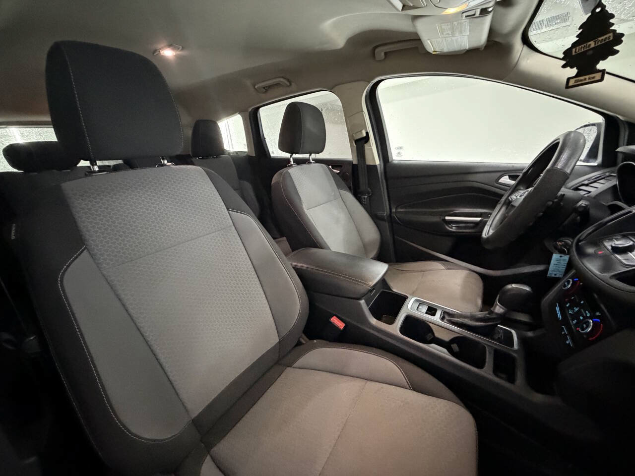 Used 2017 Ford Escape SE w/ Equipment Group 201A AWD/4WD image 16