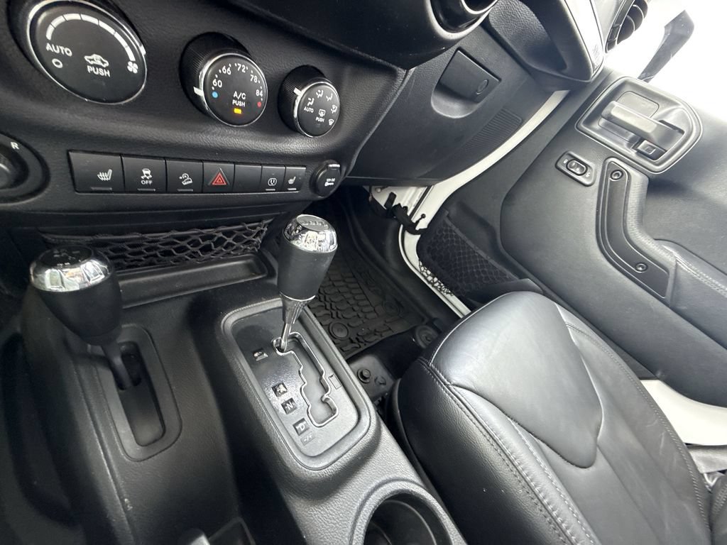 Used 2017 Jeep Wrangler Unlimited Sahara AWD/4WD image 22