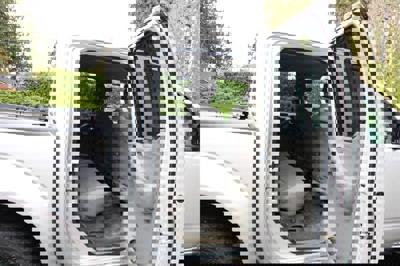 Used 2005 Nissan Frontier SE w/ (P01) Power Pkg image 6