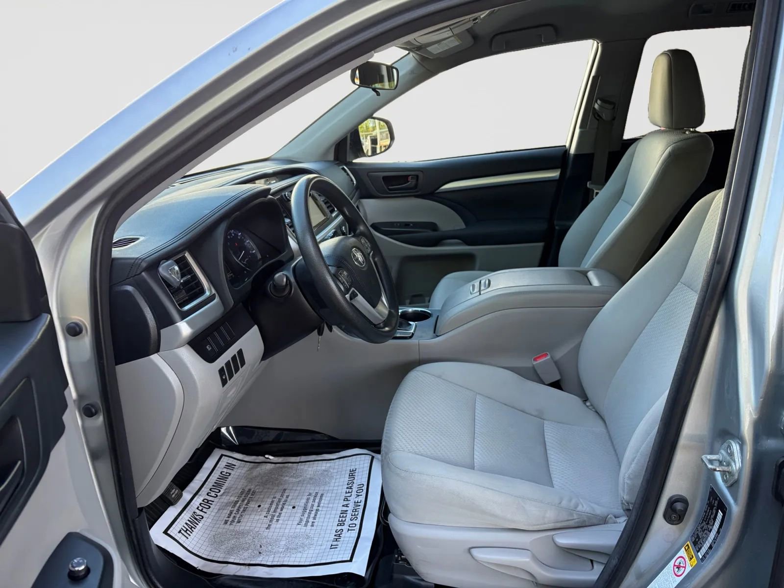 Used 2018 Toyota Highlander LE AWD/4WD image 12