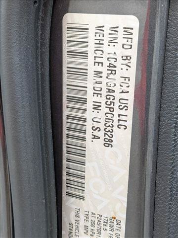 Used 2023 Jeep Grand Cherokee Laredo RWD image 14