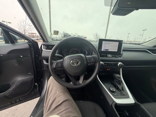 Used 2025 Toyota RAV4 XLE AWD/4WD image 12