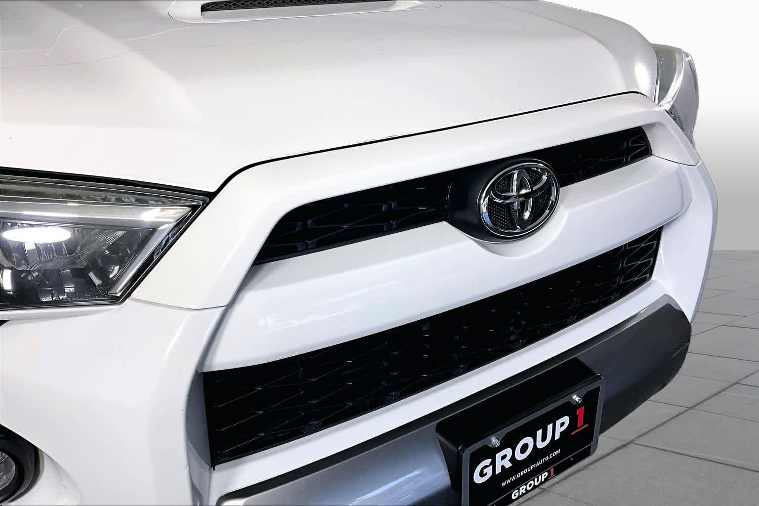 Used 2018 Toyota 4Runner TRD Off-Road Premium AWD/4WD image 29