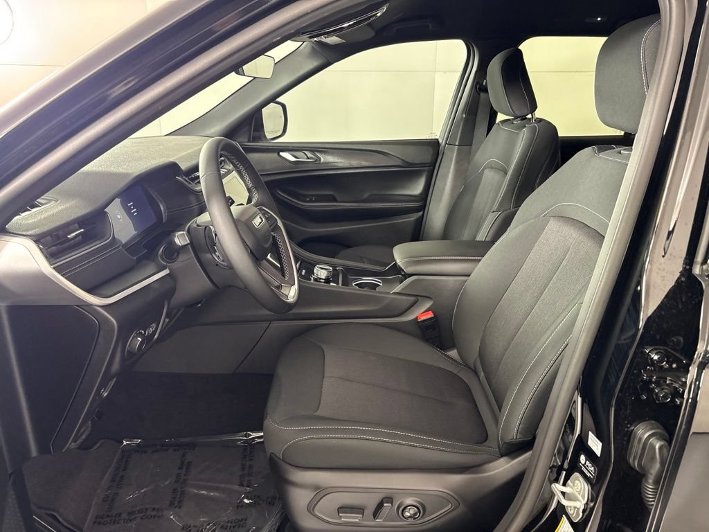 New 2026 Jeep Grand Cherokee Laredo RWD image 24