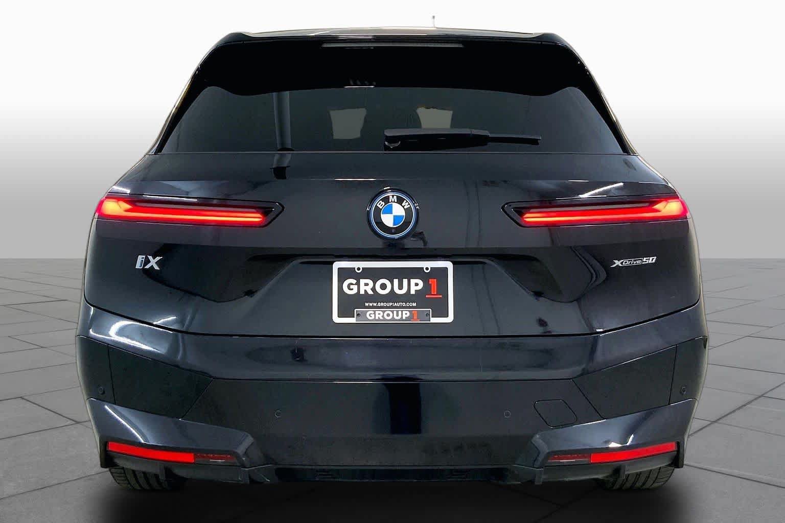 Used 2023 BMW iX xDrive50 w/ Premium Package AWD/4WD image 4