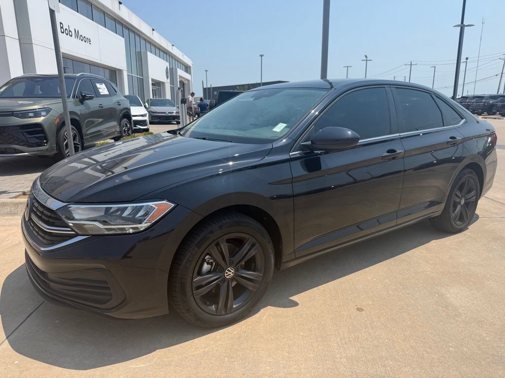 Certified 2023 Volkswagen Jetta SE w/ Panoramic Sunroof Package FWD image 1