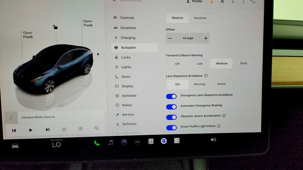 Used 2024 Tesla Model Y Long Range AWD/4WD image 18