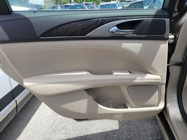 Used 2017 Lincoln MKZ Reserve image 9