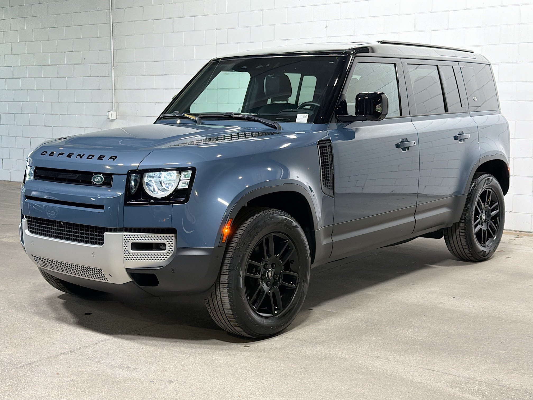 Used 2023 Land Rover Defender 110 S AWD/4WD image 1
