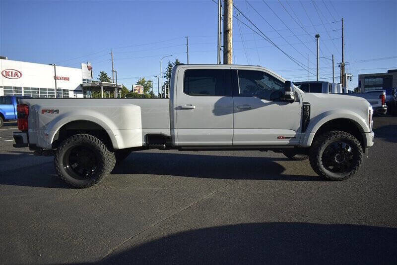 Used 2025 Ford F450 Platinum w/ FX4 Off-Road Package image 6