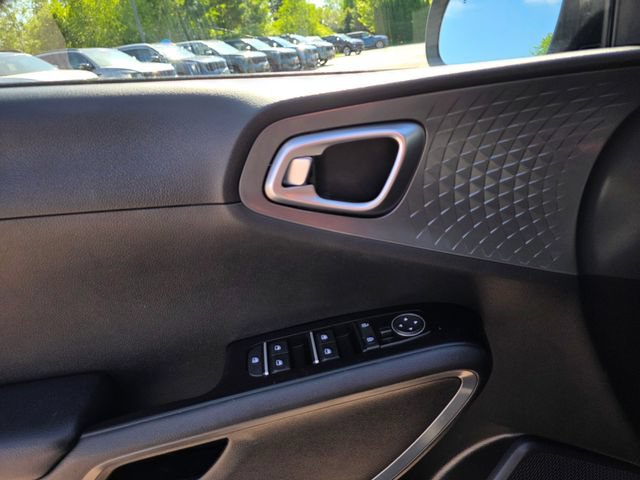 Used 2020 Kia Soul S FWD image 24