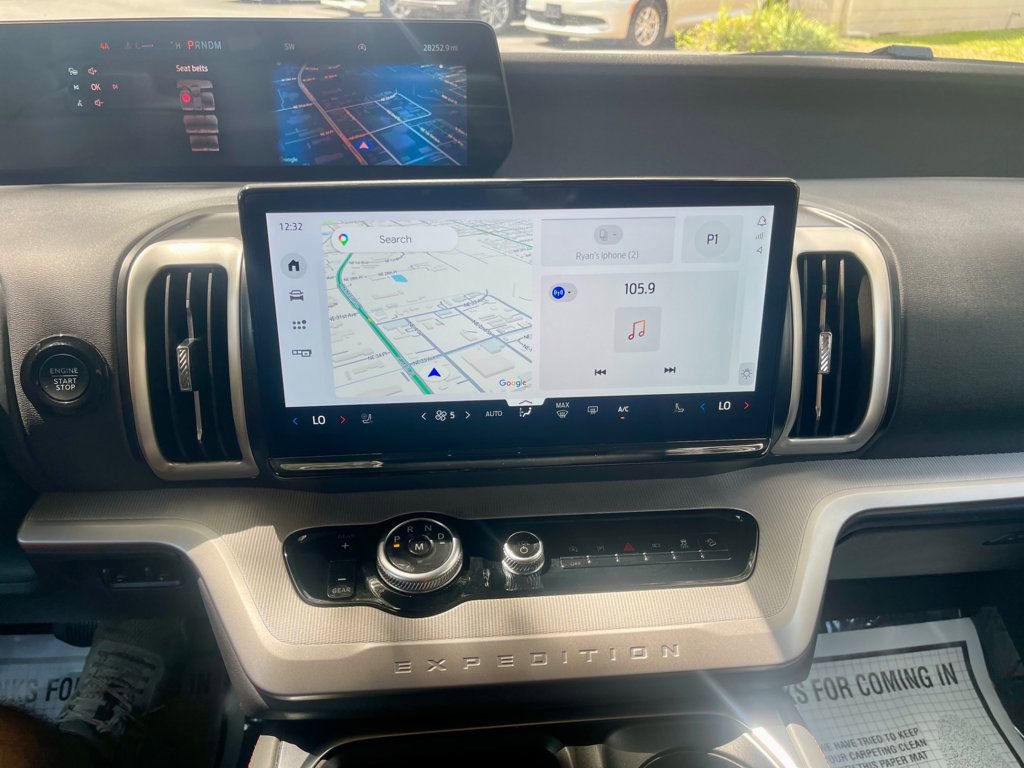 Used 2025 Ford Expedition Active image 15