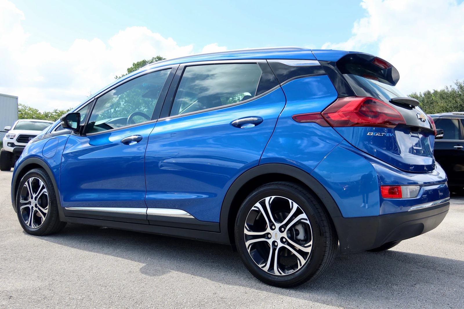 Used 2018 Chevrolet Bolt Premier w/ Driver Confidence II Package FWD image 4