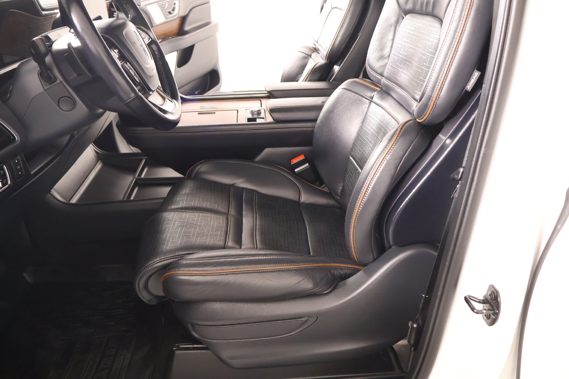 Used 2024 Lincoln Navigator L Black Label AWD/4WD image 12