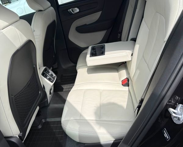 Used 2024 Volvo XC40 B5 Plus w/ Protection Package Premier image 3