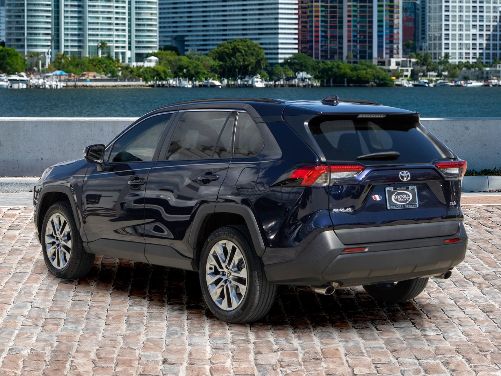 Used 2021 Toyota RAV4 XLE Premium image 7