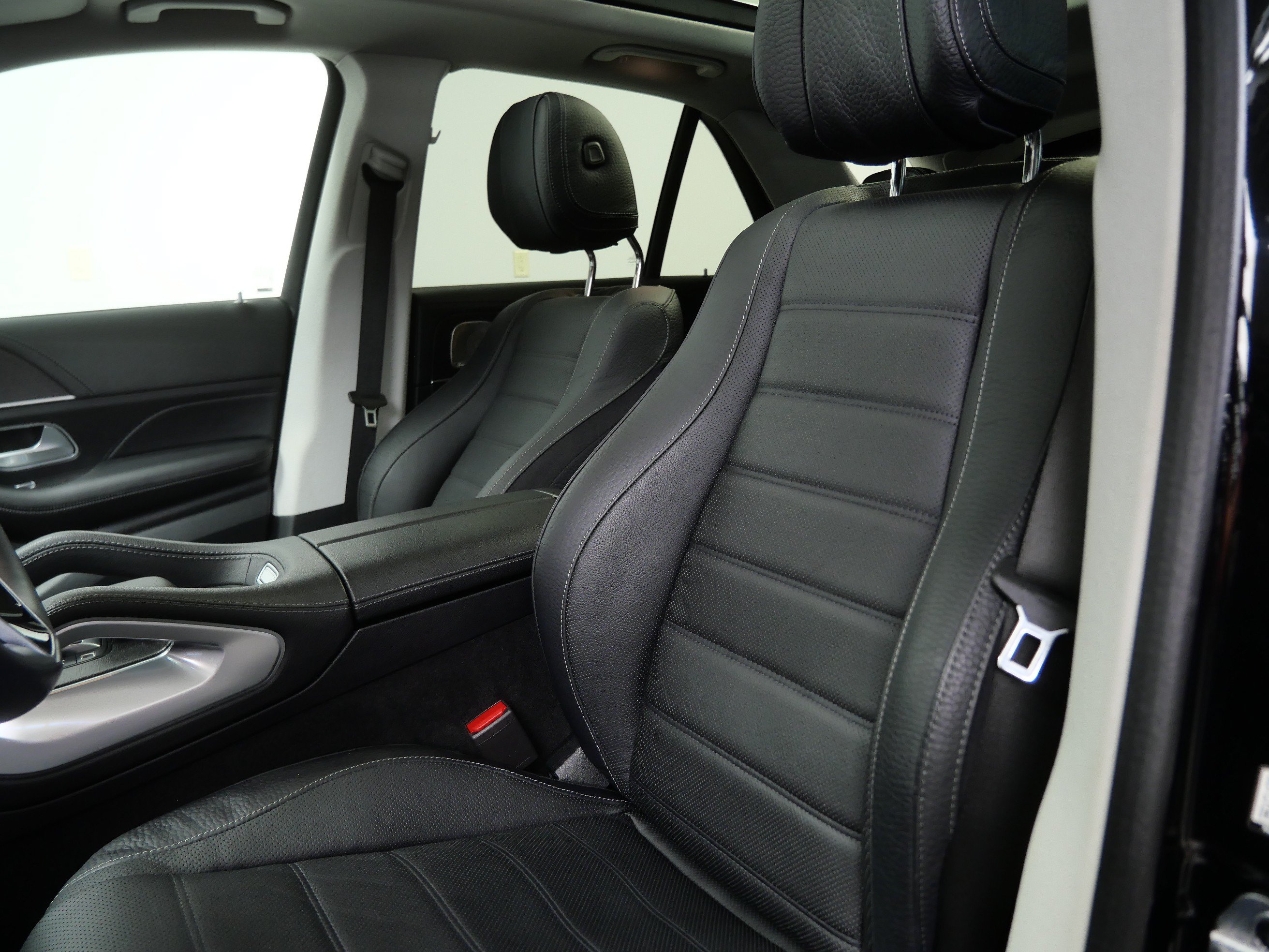Certified 2025 Mercedes-Benz GLE 450e 4MATIC w/ Winter Package image 15
