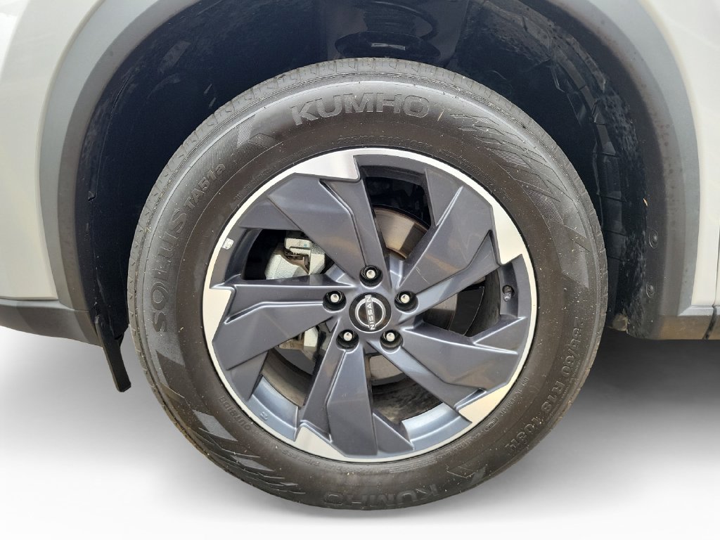 Used 2025 Nissan Rogue SV FWD image 28