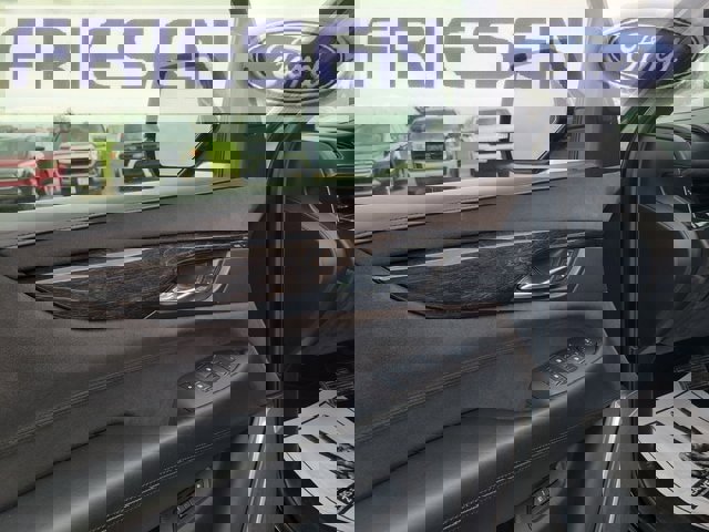 Used 2016 Cadillac Escalade ESV Platinum image 10