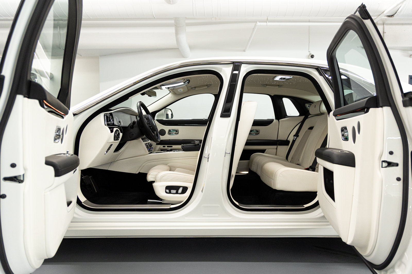 Certified 2023 Rolls-Royce Ghost AWD/4WD image 31