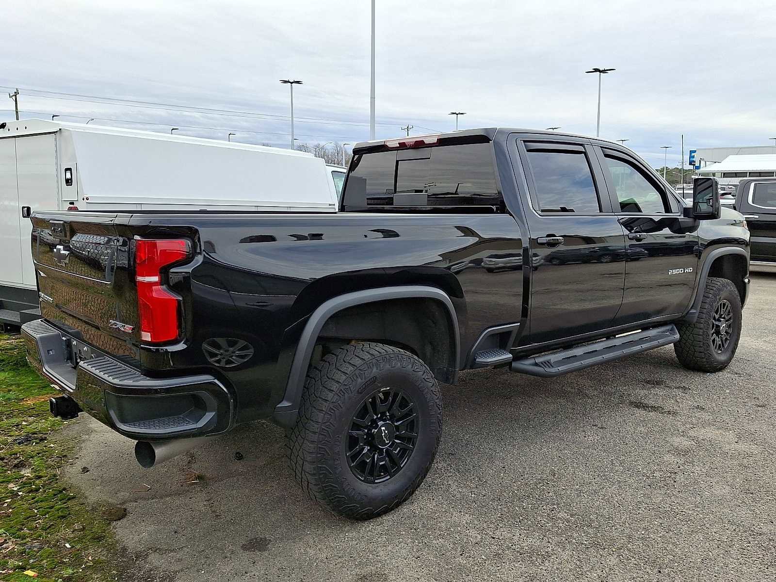 Used 2025 Chevrolet Silverado 2500 ZR2 w/ Technology Package image 3