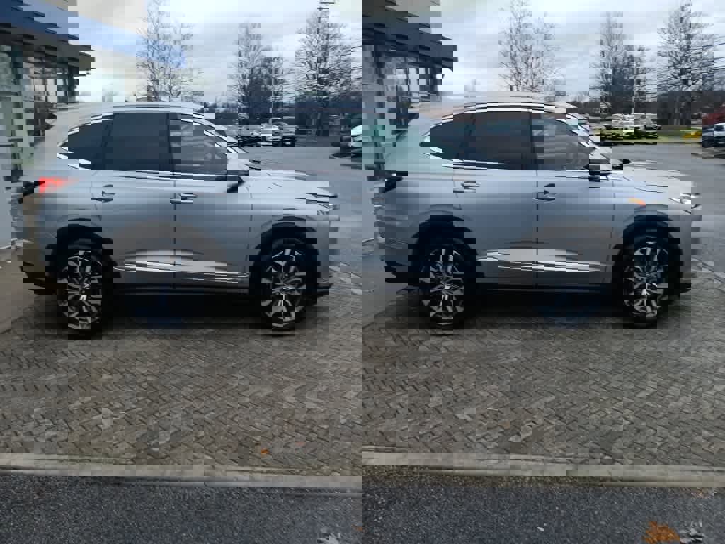 Used 2023 Acura MDX SH-AWD w/ Technology Package image 7