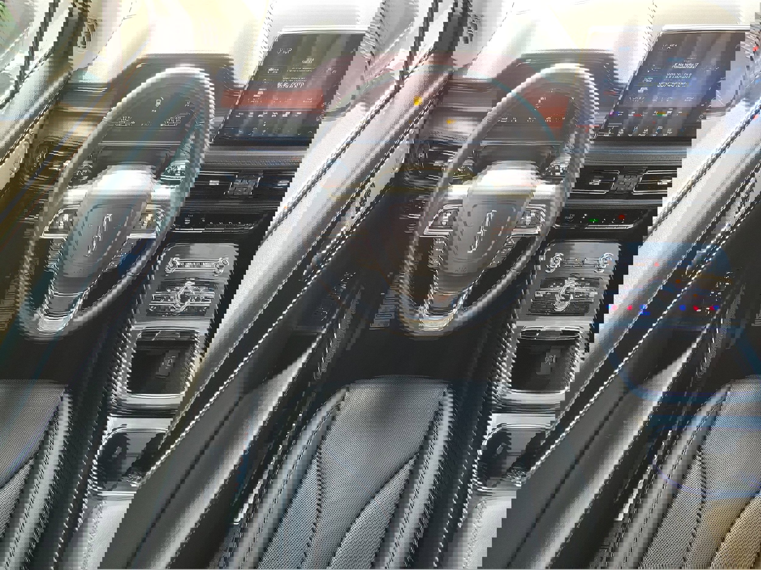 Used 2023 Lincoln Nautilus Reserve w/ Equipment Group 202A image 12